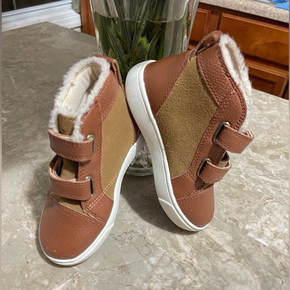 Gently used  toddler Ugg shoes. Super stylish! - Picture 1 of 5